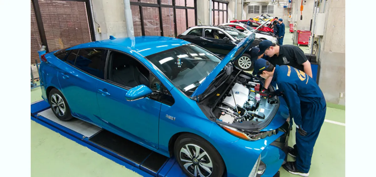 自動車の専門学校 - 日本工学院 - 東京
