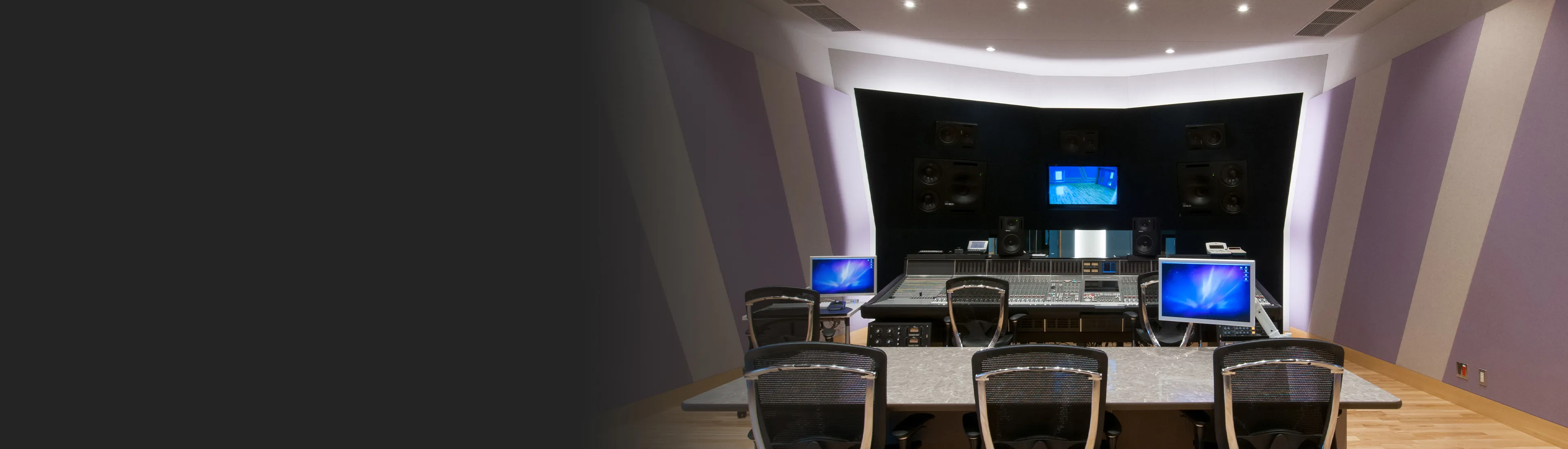 StudioAコントロールルームの風景