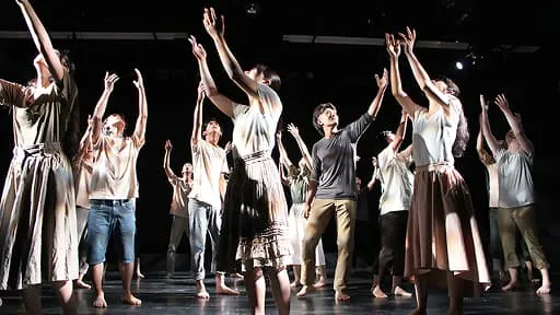 学生たちが出演する「ジュリアス・シーザー」の公演の様子