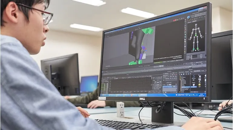 キャラクターの動きを調整するアニメーション作業の様子