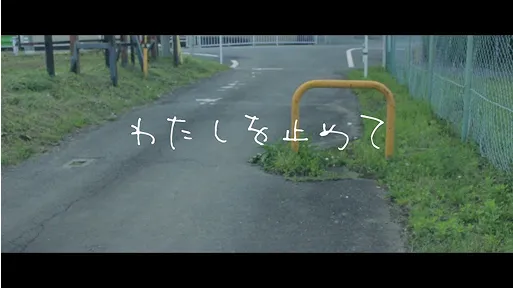 屋外で笑顔で話す金城 李一さん