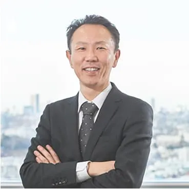 高橋 昂太郎先生が学生に指導している様子