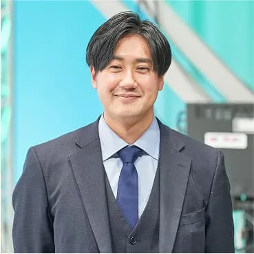 高橋 昂太郎先生が学生に指導している様子