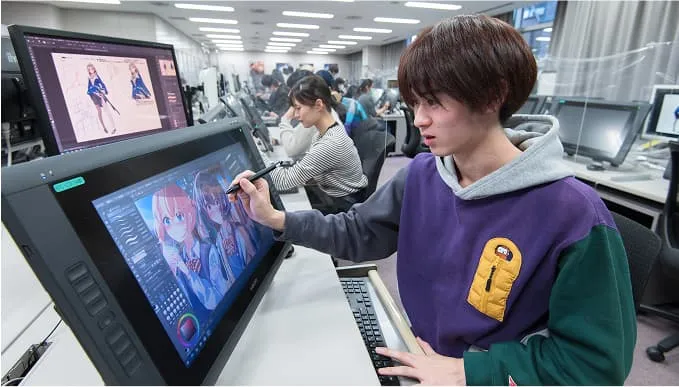 学生がペンタブレットで描画している様子