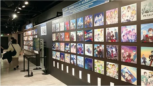 学生作品がバンダイナムコ Cross Store 東京で展示されている様子