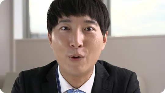 スーツを着ている男性