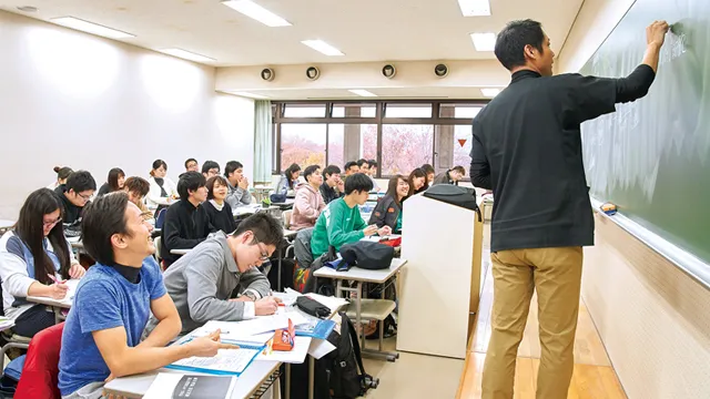 授業を受ける学生たちの様子
