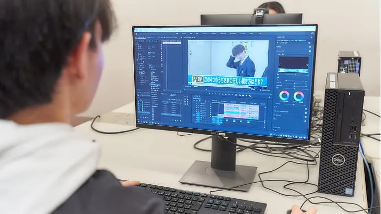 学生が編集作業をしているパソコンの画面