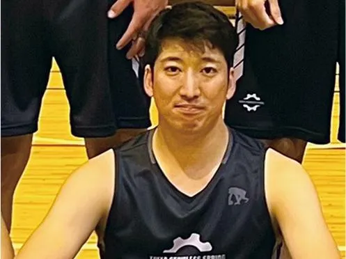 北 卓也さんがマイクを持ち語る姿