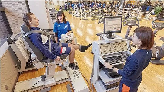 BIODEXを使用する生徒たち