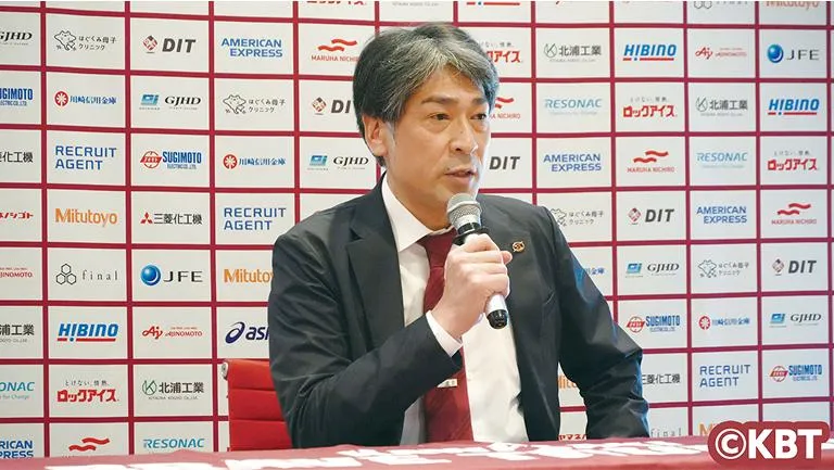 北 卓也さんがマイクを持ち語る姿