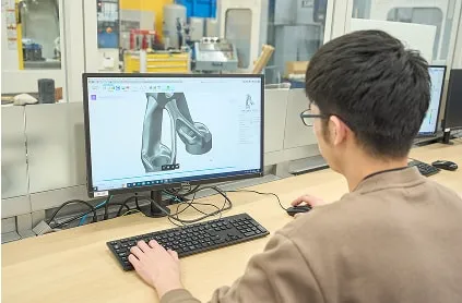 学生がPCを使用している様子