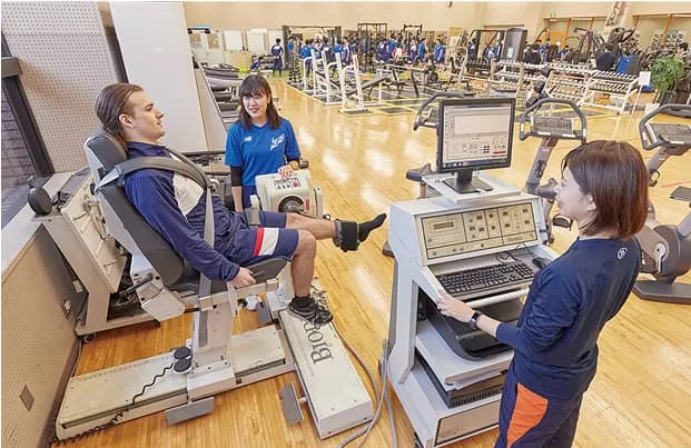 BIODEXを使用する生徒たち