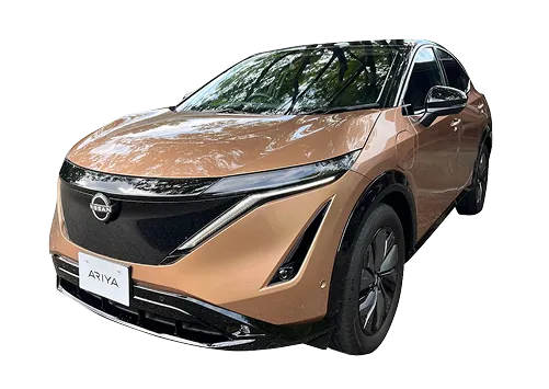 学生が車検ラインの実習を行っている様子