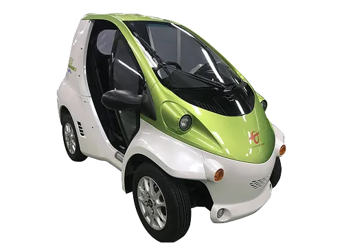 学生が車検ラインの実習を行っている様子