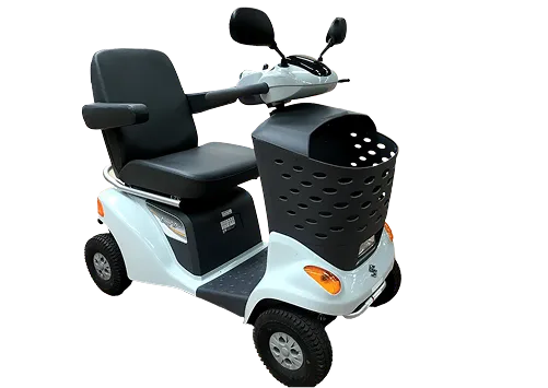 学生が車検ラインの実習を行っている様子