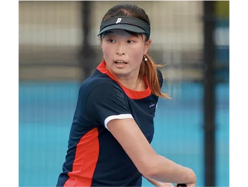 テニス指導者認定者数とソフトテニス指導者認定者数を表した図