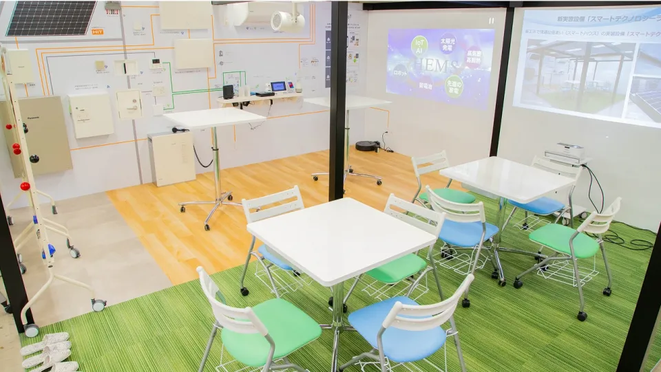 スマートテクノロジーラボの室内