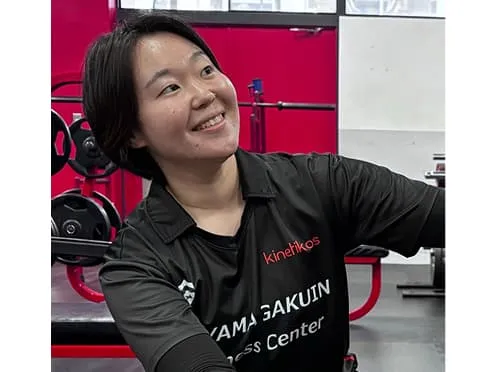 キャリアアップの例 スポーツ系学科でパーソナルトレーナーの専門技術を習得＋大学で保健体育教員免許取得→保健体育の先生をめざす