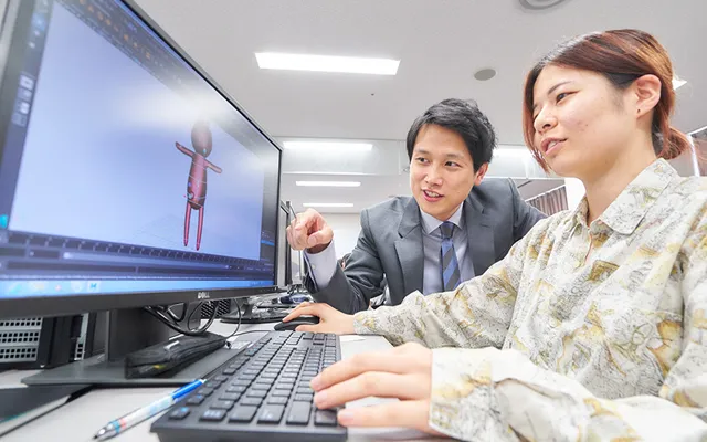 Mayaを使用している講師と生徒の様子