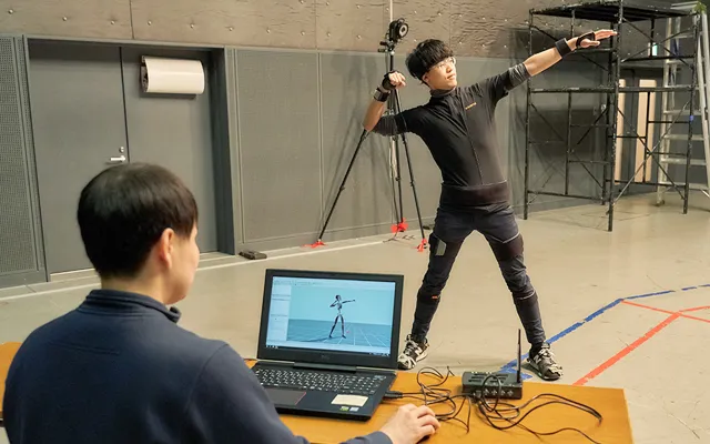 モーションキャプチャーの実習を行っている様子