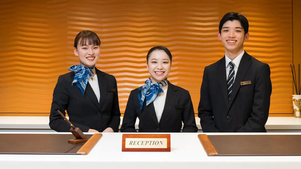 スーツを着ている学生たち