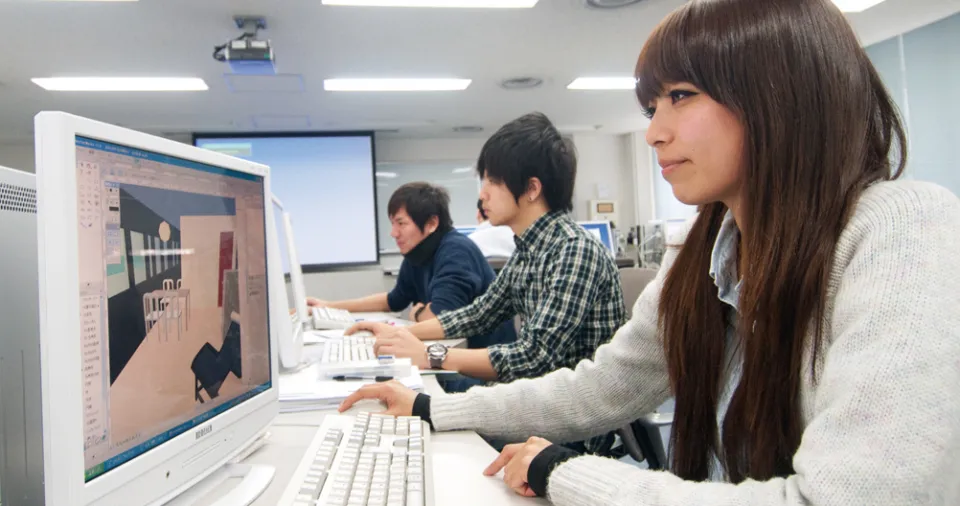 空間全体の構成を考えている様子