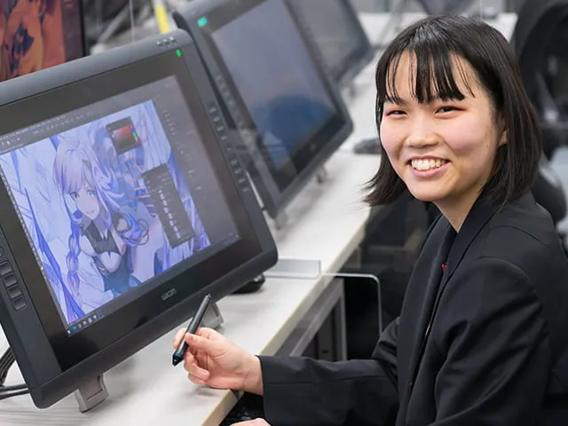 制作したイラストを表示した液晶タブレットと岡本紗也加さんの画像