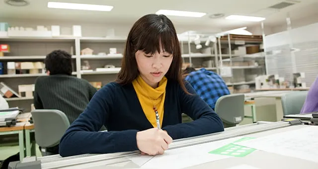 ITスペシャリスト科を例に挙げた、日本工学院と他大学の座学と実習の比率を表した、2つの円グラフによる実習量の比較画像