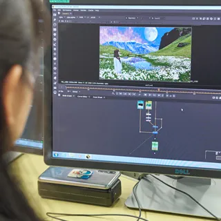 3Dや2Dの原画、実写映像などを組み合わせて合成し、最終的な画を制作している画像