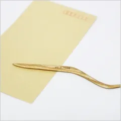 アトリエで木工の製作実習を行う生徒の様子