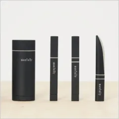 アトリエで木工の製作実習を行う生徒の様子