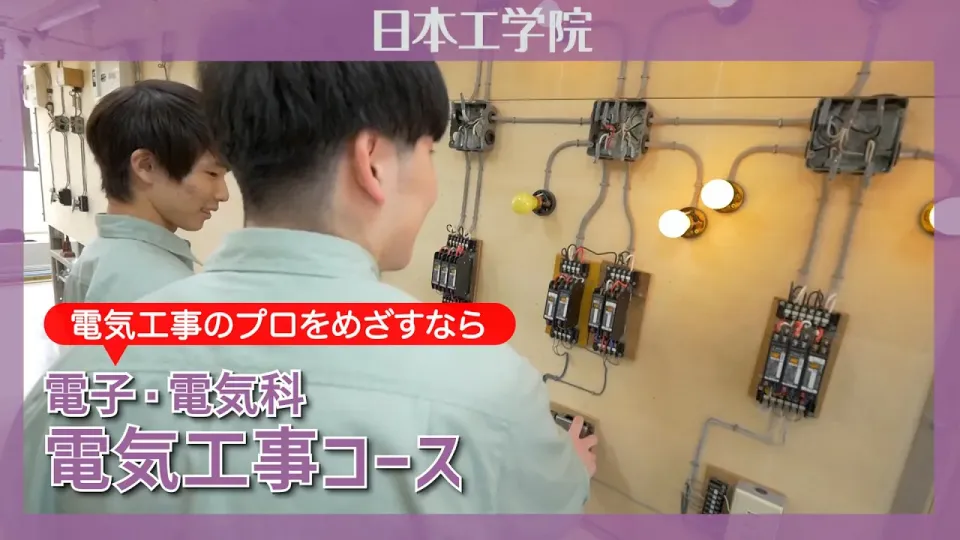 駅に新幹線が並んで停車している様子