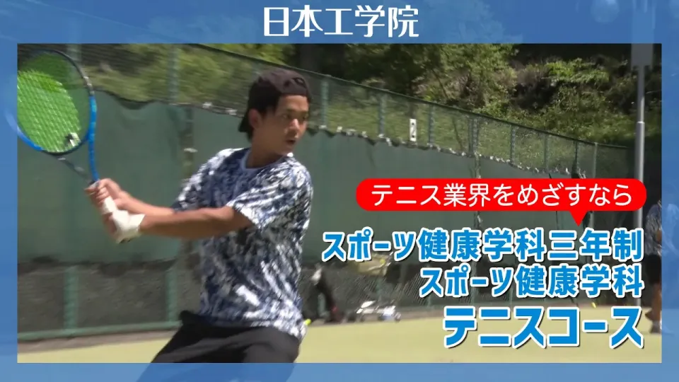 急斜面でダイナミックにスノーボードをする生徒