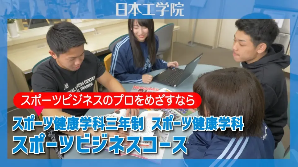 急斜面でダイナミックにスノーボードをする生徒