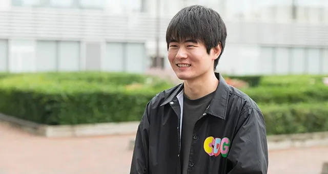 正面を向いて話すハク ゾンシイさん