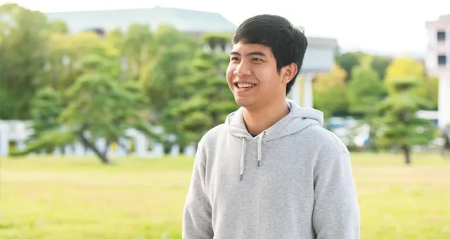 正面を向いて話すパン ピアラモニーさん