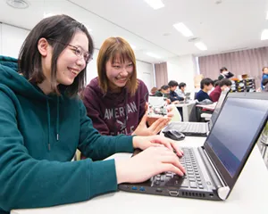 データを仕分けしているイメージのイラスト