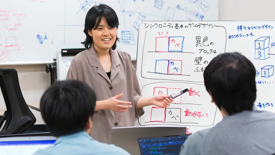 仕様書を作成している学生たち