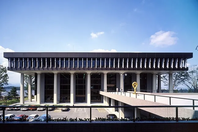 ギリシャ式の美術館に見える建物