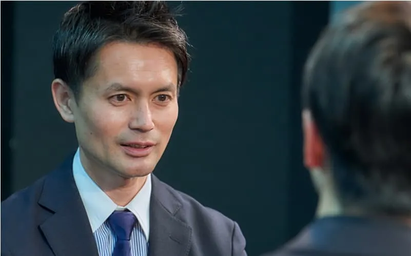 会話をしている長谷川 浩司先生