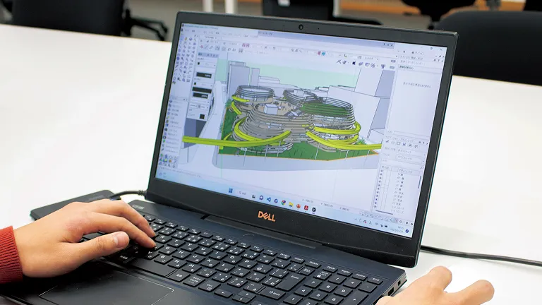 PCを使用して学習している様子