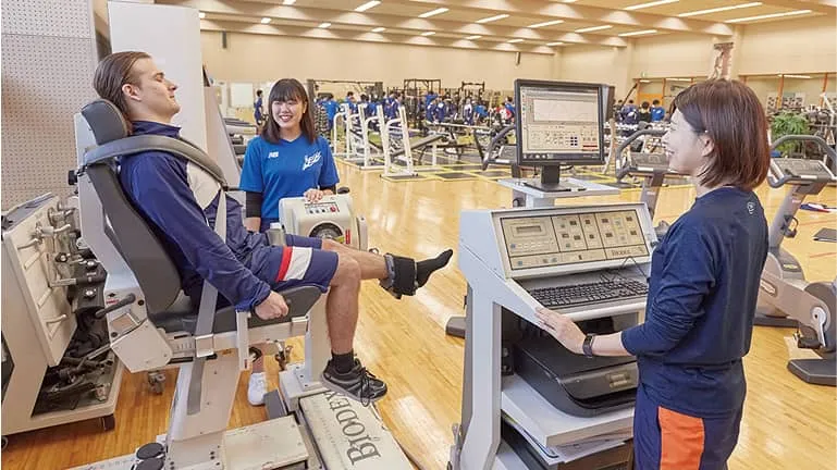 学生たちがリコンディショニングを学習している様子