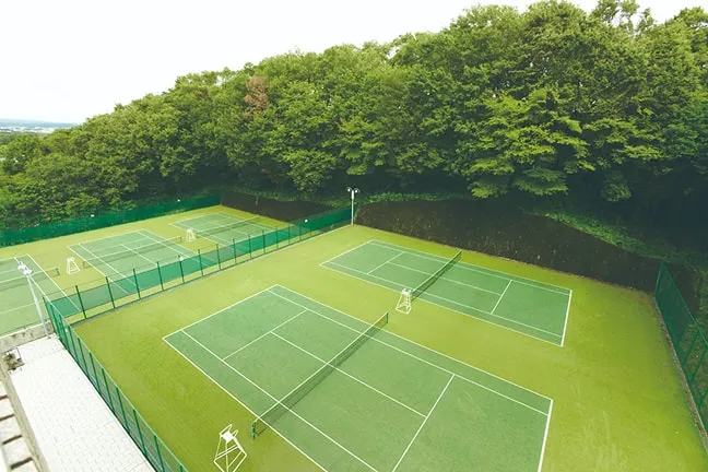 よく整備された屋外コート