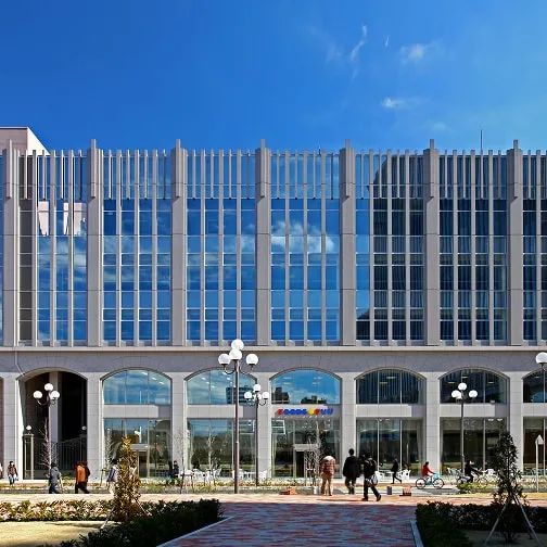 シックで美しい6号館の画像