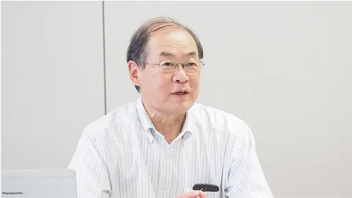 従業員が様々なサービスにシステムを通してアクセスすることを示す図