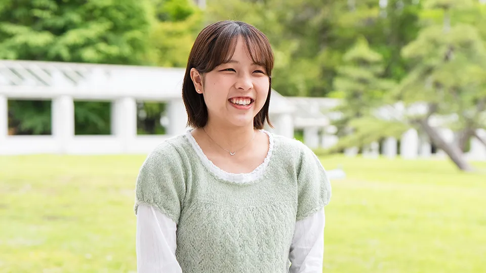 学生がデザインソフトを使って作業をしている様子