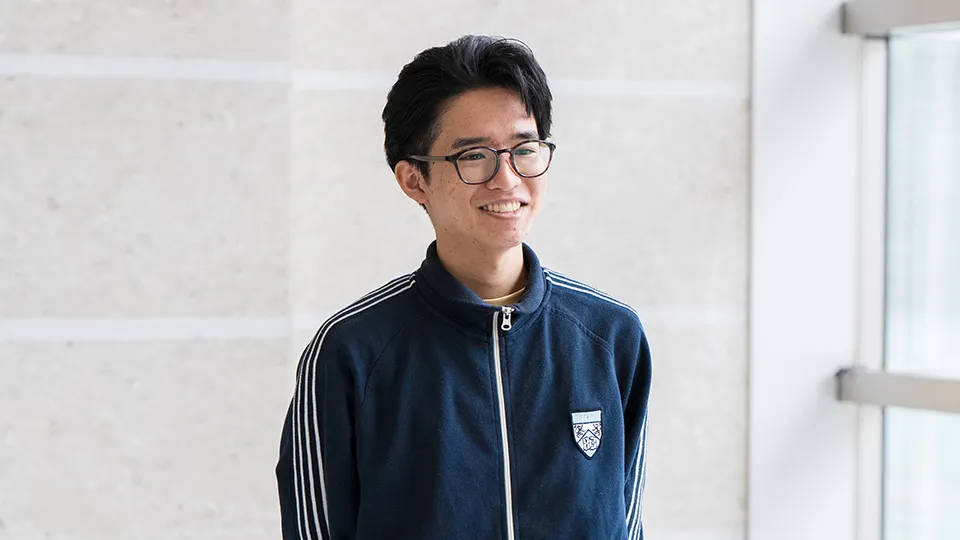 回路基板と配線が組み込まれた四輪ロボット