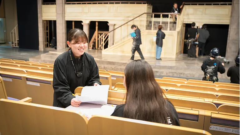 学生たちが打ち合わせをしている様子