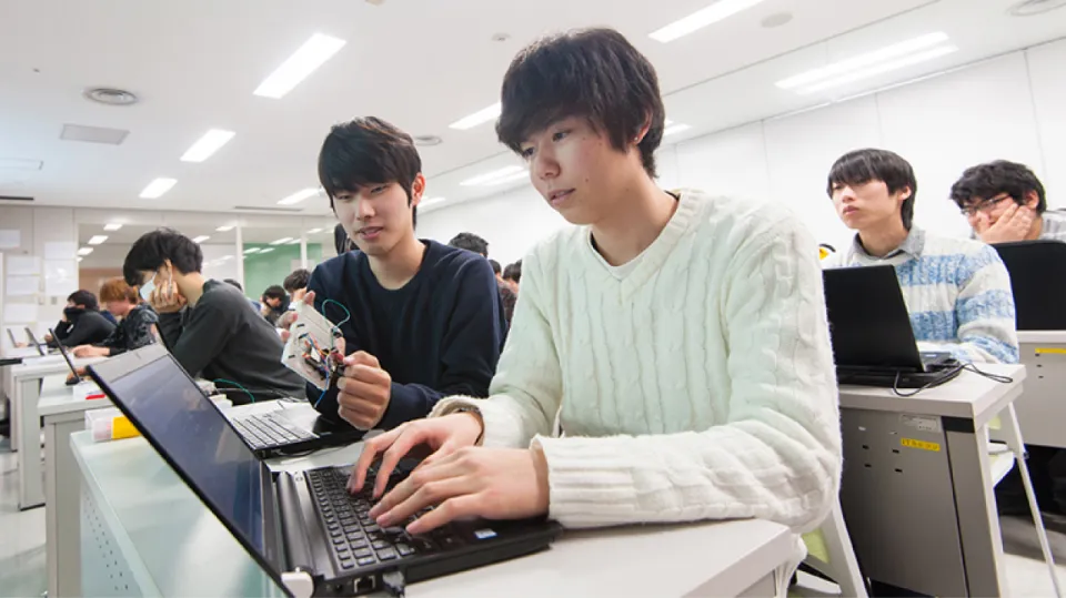 AI・システム教育の授業風景